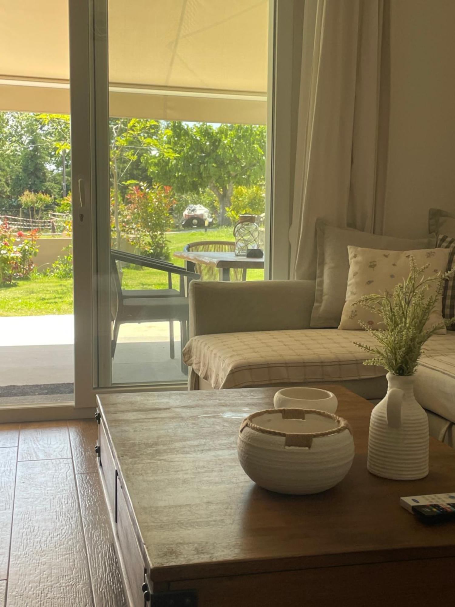 Terra Holiday Homes- Olivia アスプロヴァルタ エクステリア 写真